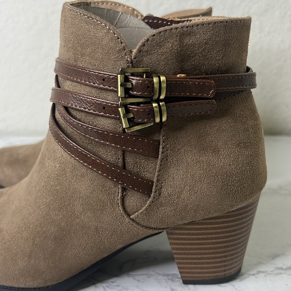 Life Stride Tan and Brown Ankle Boots - Picture 10 of 12